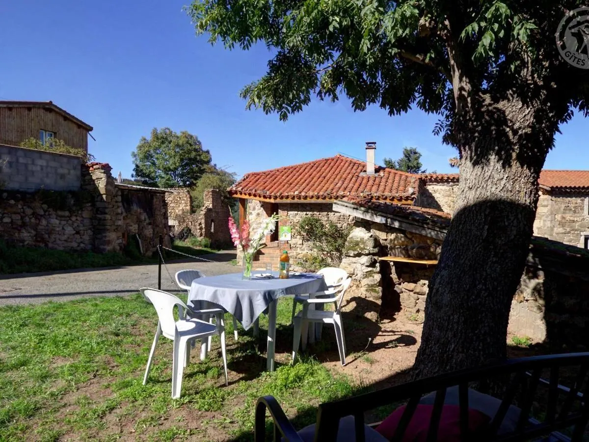 Charmante Maison Avec Poele Et Salon Ombrage A Pralong - Fr-1-496-261