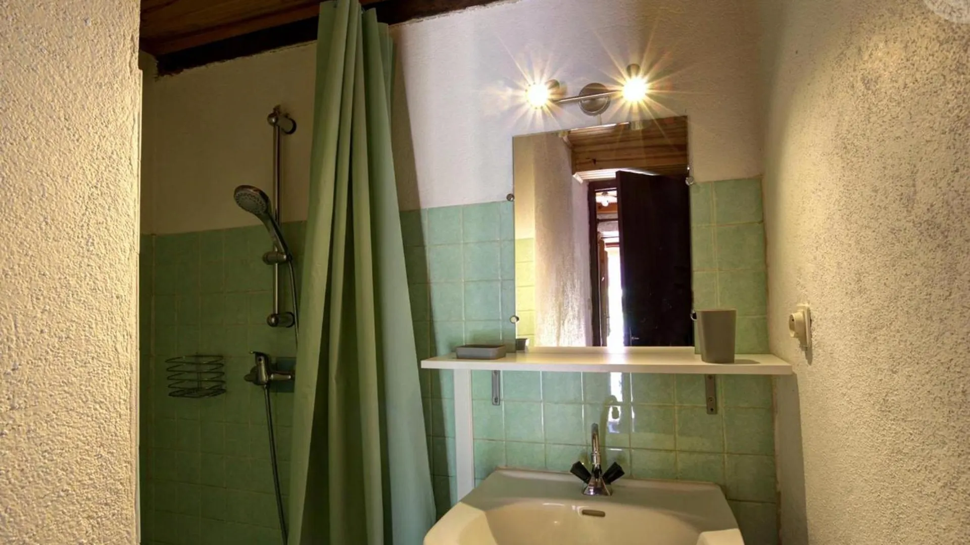 Holiday home Charmante Maison Avec Poele Et Salon Ombrage A Pralong - Fr-1-496-261 France